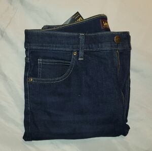 Women's Lee Ultra Lux Comfort with Flex Motion. 16 Short Skinny.